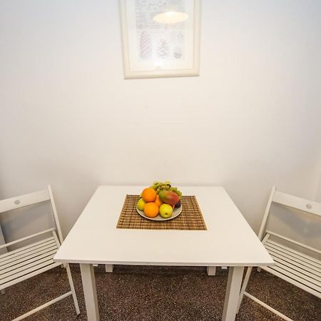 Universitate 1 Apartment Bukares Bagian luar foto