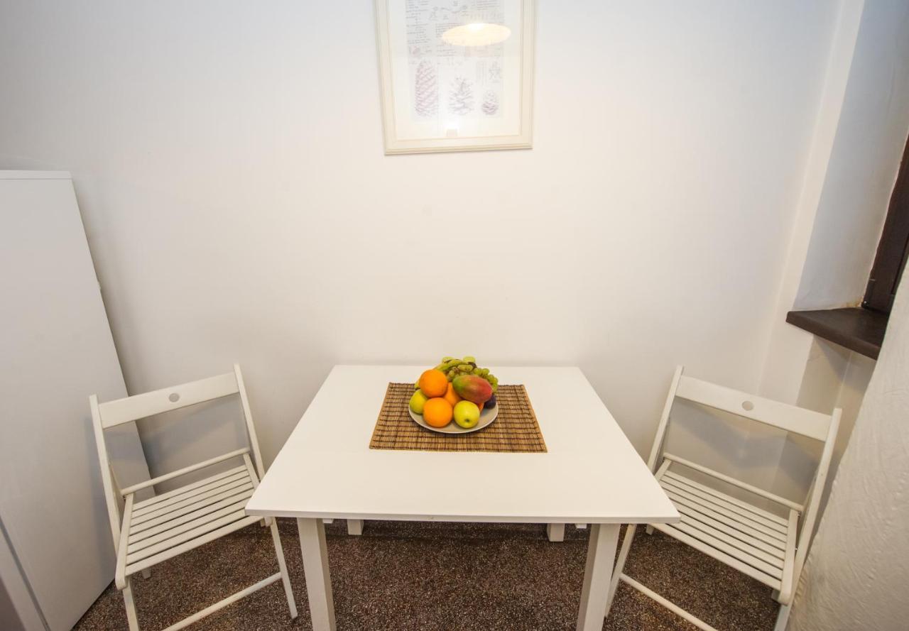 Universitate 1 Apartment Bukares Bagian luar foto