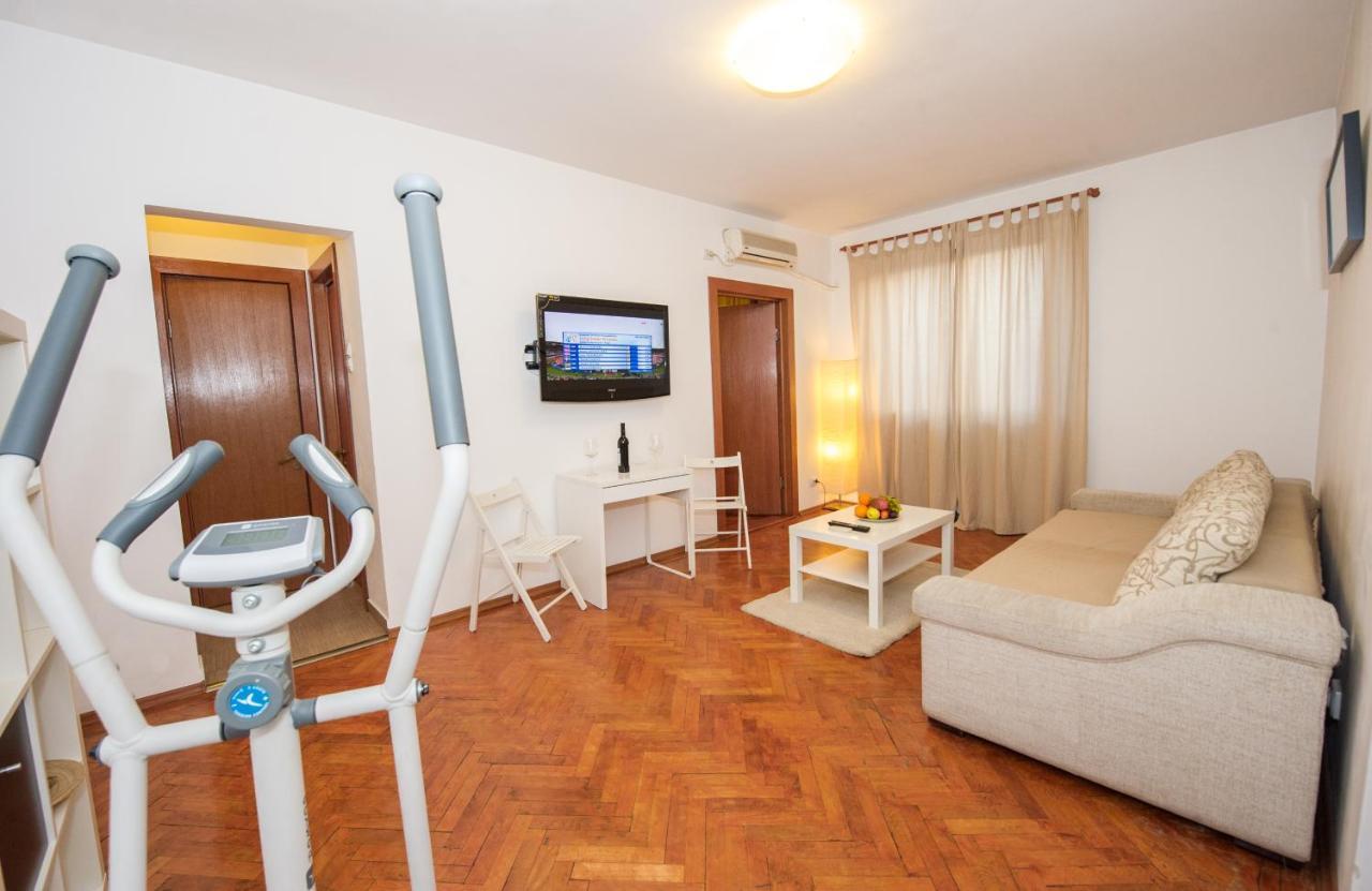 Universitate 1 Apartment Bukares Bagian luar foto