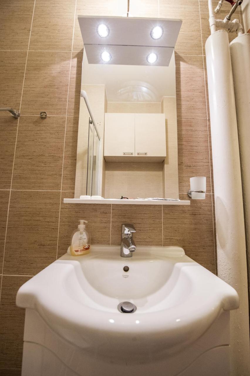 Universitate 1 Apartment Bukares Bagian luar foto