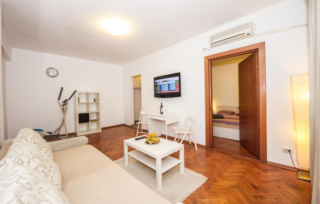 Universitate 1 Apartment Bukares Bagian luar foto