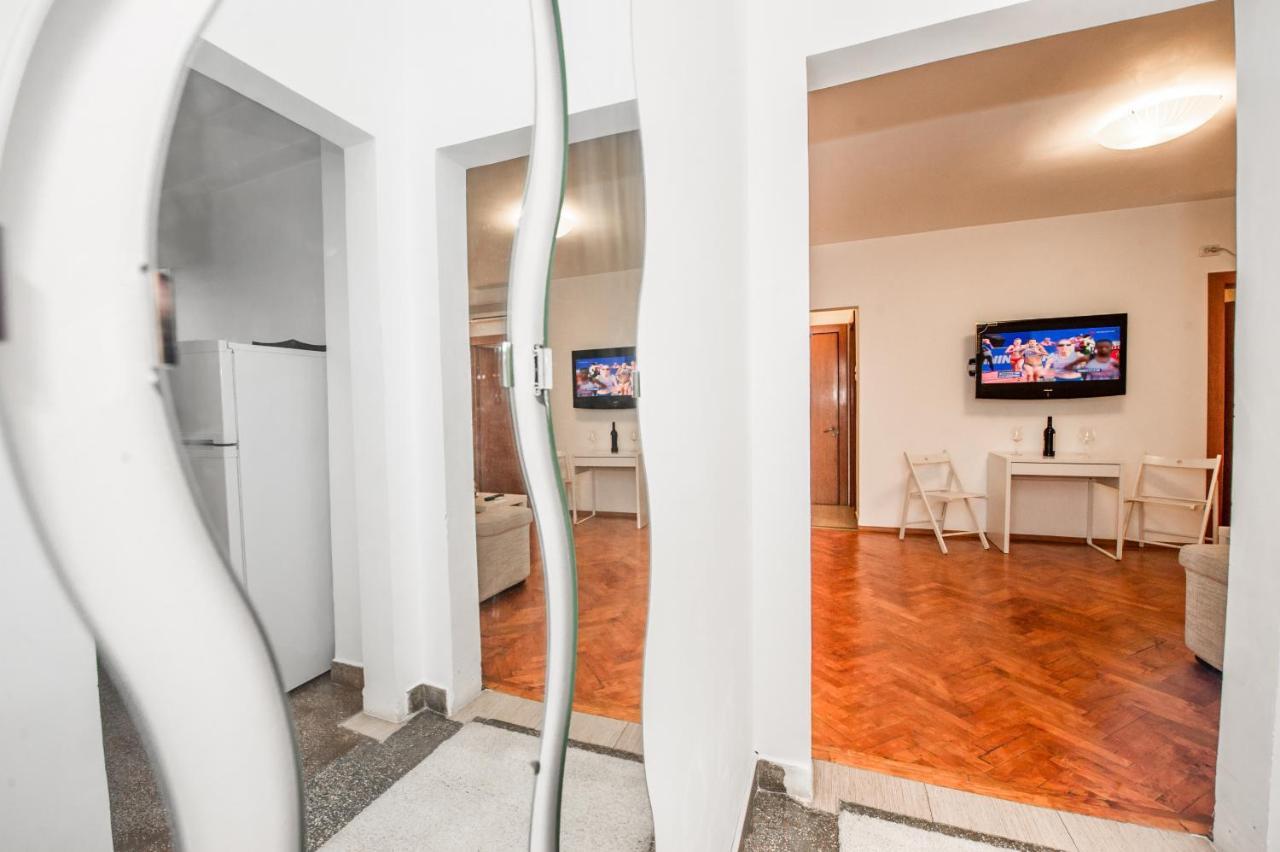 Universitate 1 Apartment Bukares Bagian luar foto