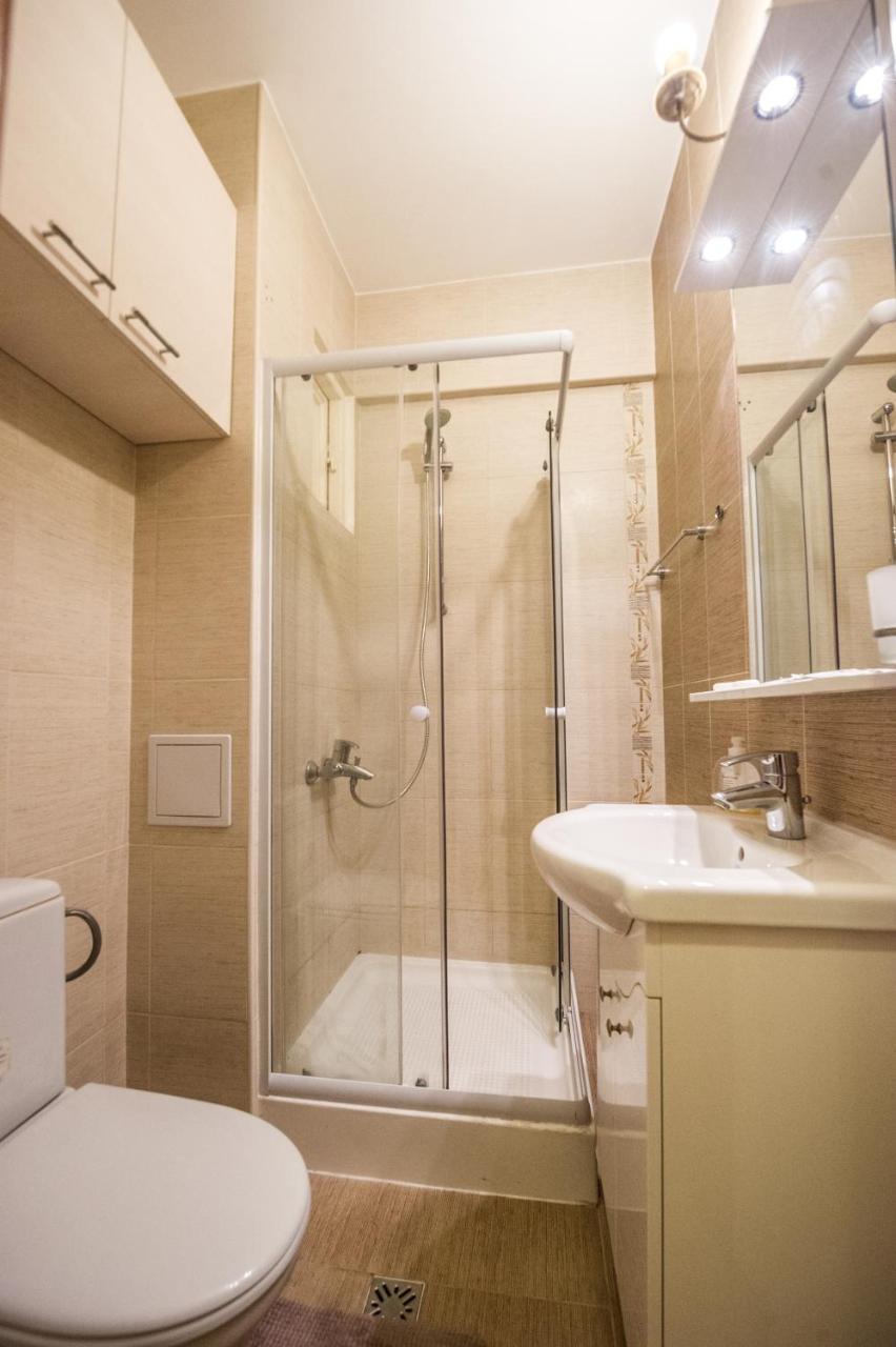 Universitate 1 Apartment Bukares Bagian luar foto