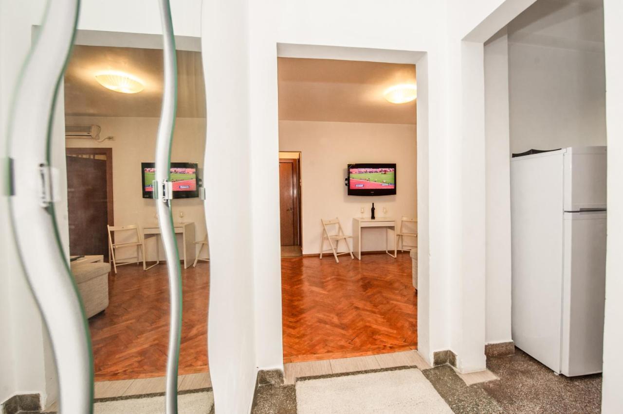 Universitate 1 Apartment Bukares Bagian luar foto